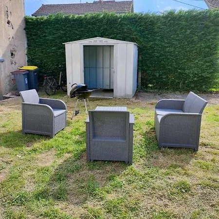 Petite Maison Avec Jardin Montlucon Exterior photo